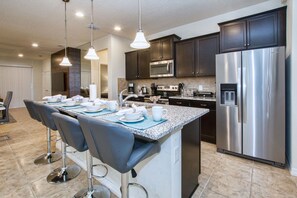 House, 6 Bedrooms | Private kitchen