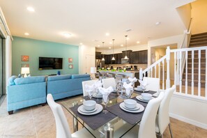 In-room dining - Windsor at Westside 8810 (Kissimmee)
