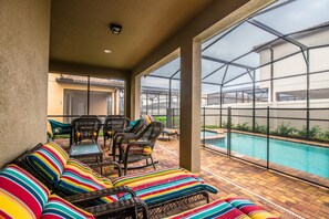 Vila, várias camas | Terraço/pátio