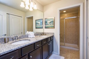 Casa de ciudad, 5 habitaciones | Baño