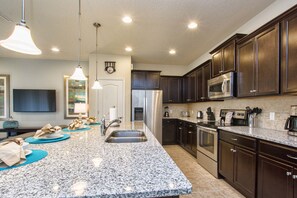 Townhome, 5 Bedrooms | Private kitchen