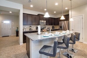 Townhome, 5 Bedrooms | Private kitchen