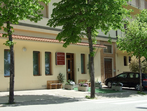 Fachada de la propiedad