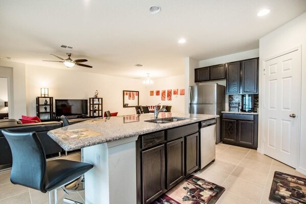 House, Multiple Beds (Fantastic 4 Bed 3 Bath Villa) | In-room dining