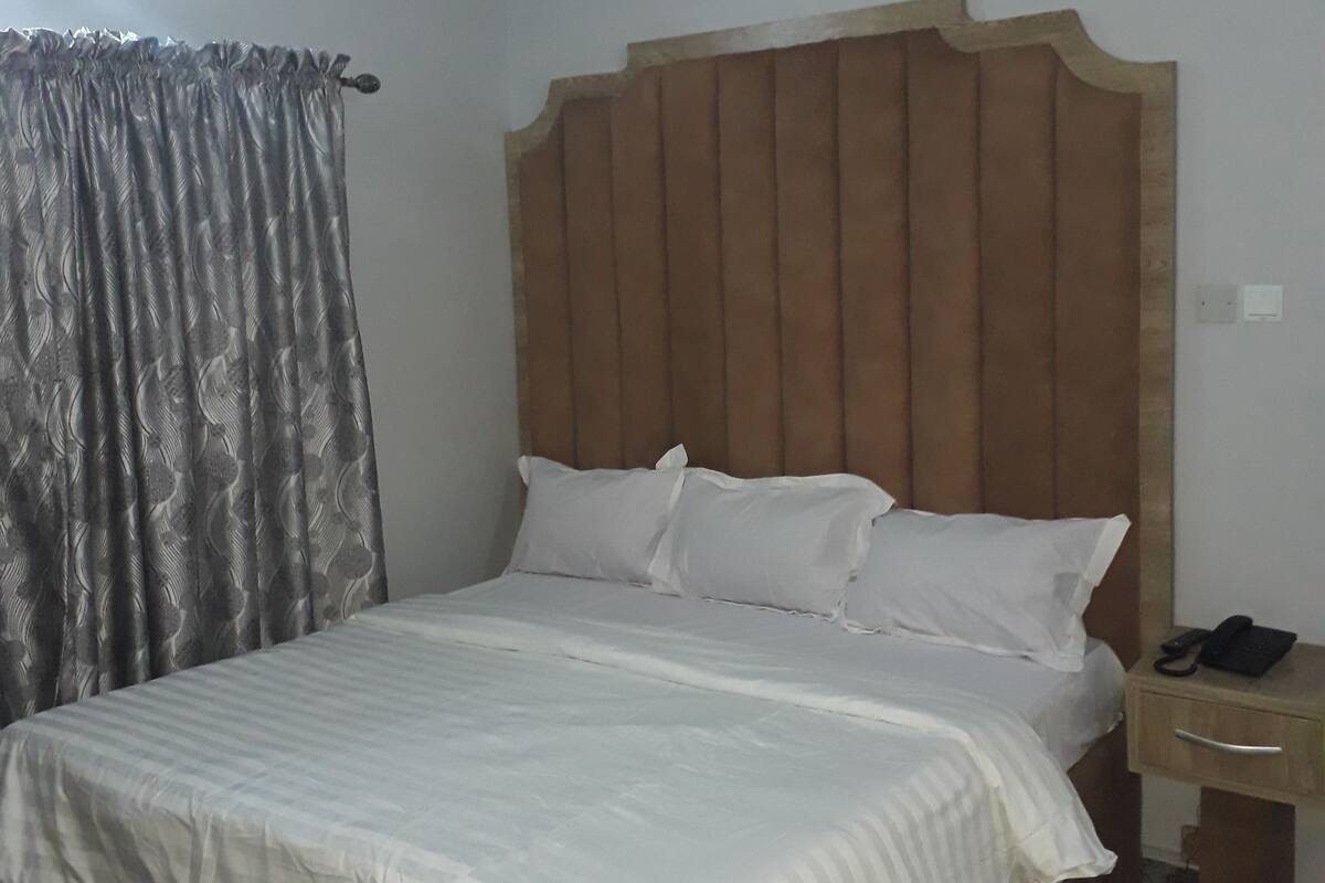 Habitación doble ejecutiva, 1 cama Queen size, vista a la ciudad | Ropa de cama