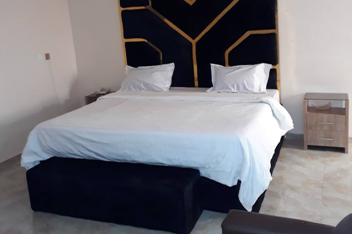 Habitación doble Grand, 1 cama King size, vista a la ciudad | Ropa de cama