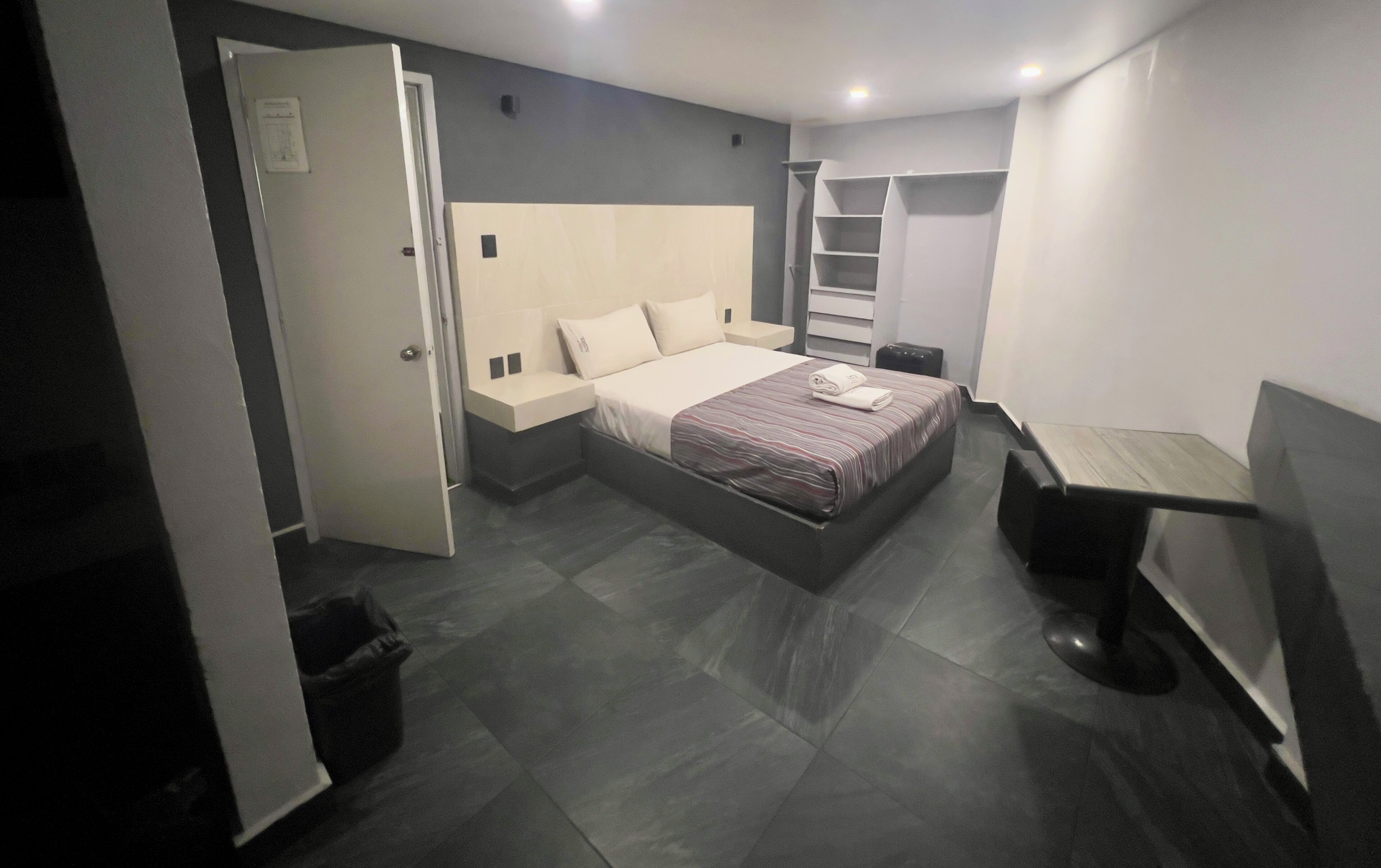 Basic Room, 1 Queen Bed | Desk, blackout drapes, soundproofing, bed sheets