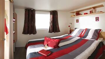Mobile Home (6 personnes) | Individually decorated, individually furnished, blackout drapes