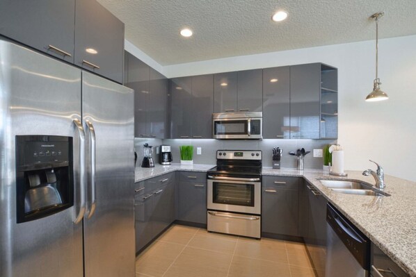 Townhome, 3 Bedrooms | Private kitchen