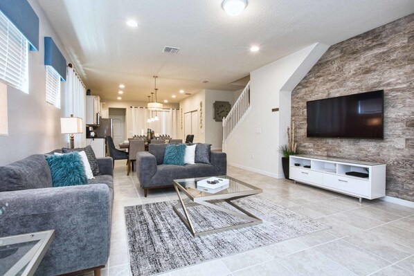 House, 5 Bedrooms | Living area | Flat-screen TV