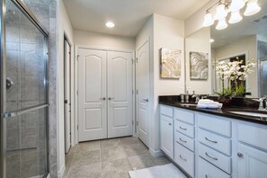 House, 5 Bedrooms | Bathroom