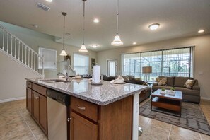 Pientalo, 5 makuuhuonetta | Oleskelualue | Taulutelevisio