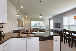 Casa de ciudad, 3 habitaciones | Cocina privada