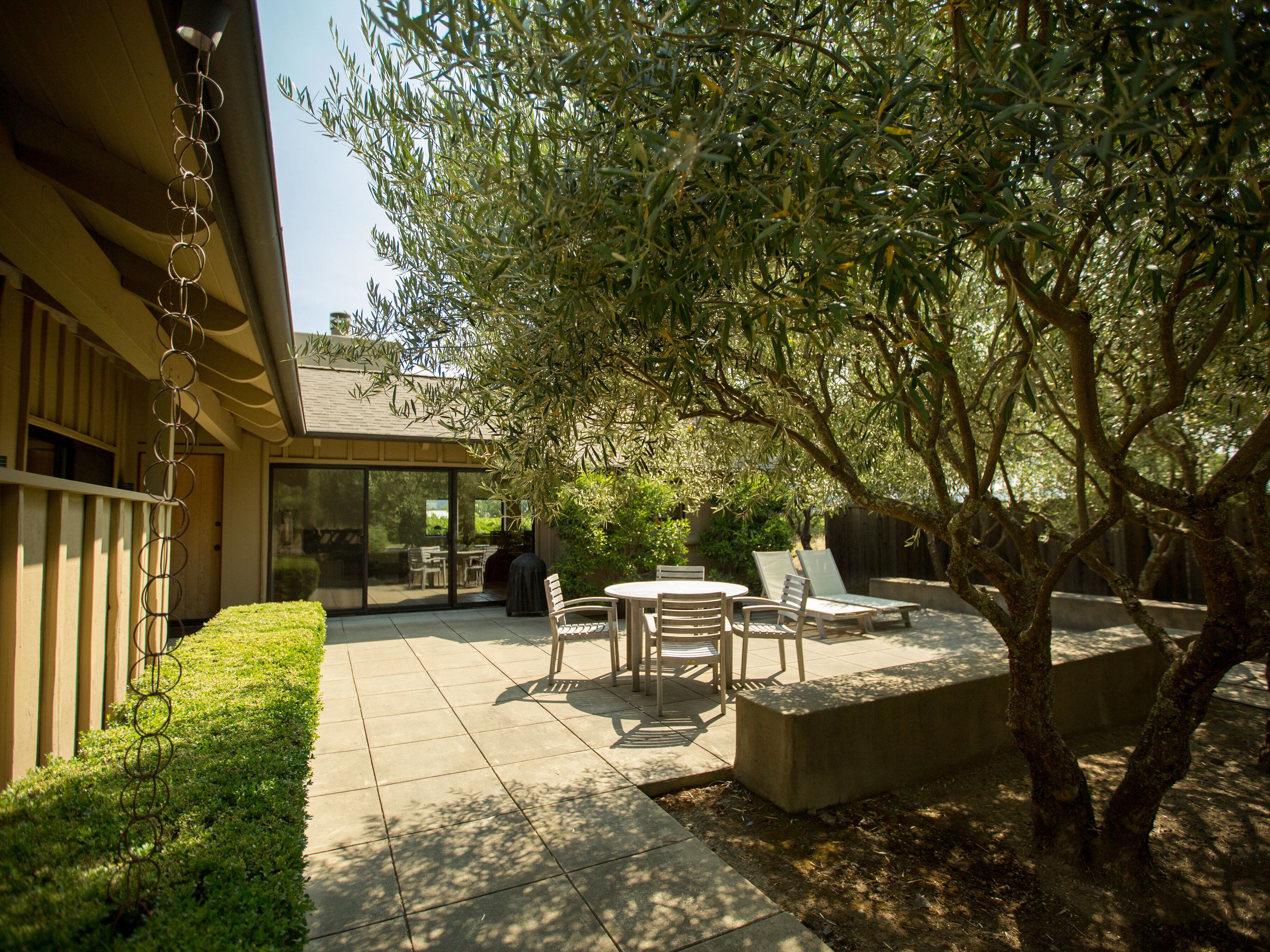 CASA CABERNET- A RARE FIND AMONGST THE VINES IN ST. HELENA, CA.  NAPA VALLEY
