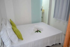 Laptop workspace, blackout drapes, iron/ironing board, free WiFi - Villa Nobre Residence (Porto Seguro)