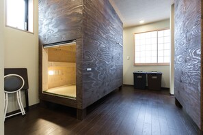 客房 (2nd Floor, For 16 People) | 1 多间卧室、客房内保险箱、熨斗/熨衣板、免费 WiFi