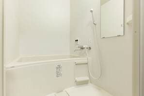 Separate tub and shower, deep soaking tub, free toiletries, hair dryer