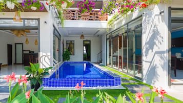 Kolam renang outdoor