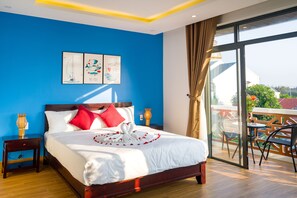 Minibar, in-room safe, desk, laptop workspace - An Bang Beach Hai An Villa (Da Nang)