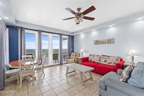 TV a schermo piatto, lettore DVD