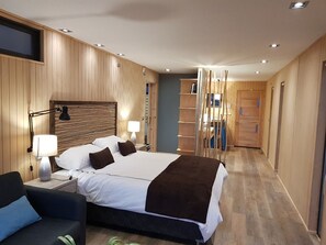 Business Apartment, 1 King Bed with Sofa bed, Beach View | Desk, blackout drapes, soundproofing, iron/ironing board - Simple y Puro Lodge (Navidad)