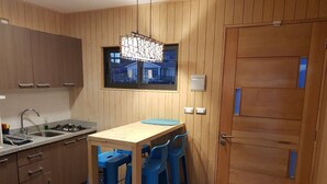 Business Apartment, 1 King Bed with Sofa bed, Beach View | Private kitchen - Simple y Puro Lodge (Navidad)