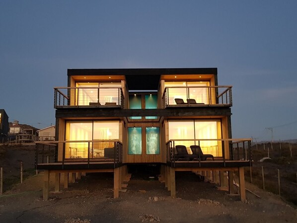 Front of property - evening/night - Simple y Puro Lodge (Navidad)