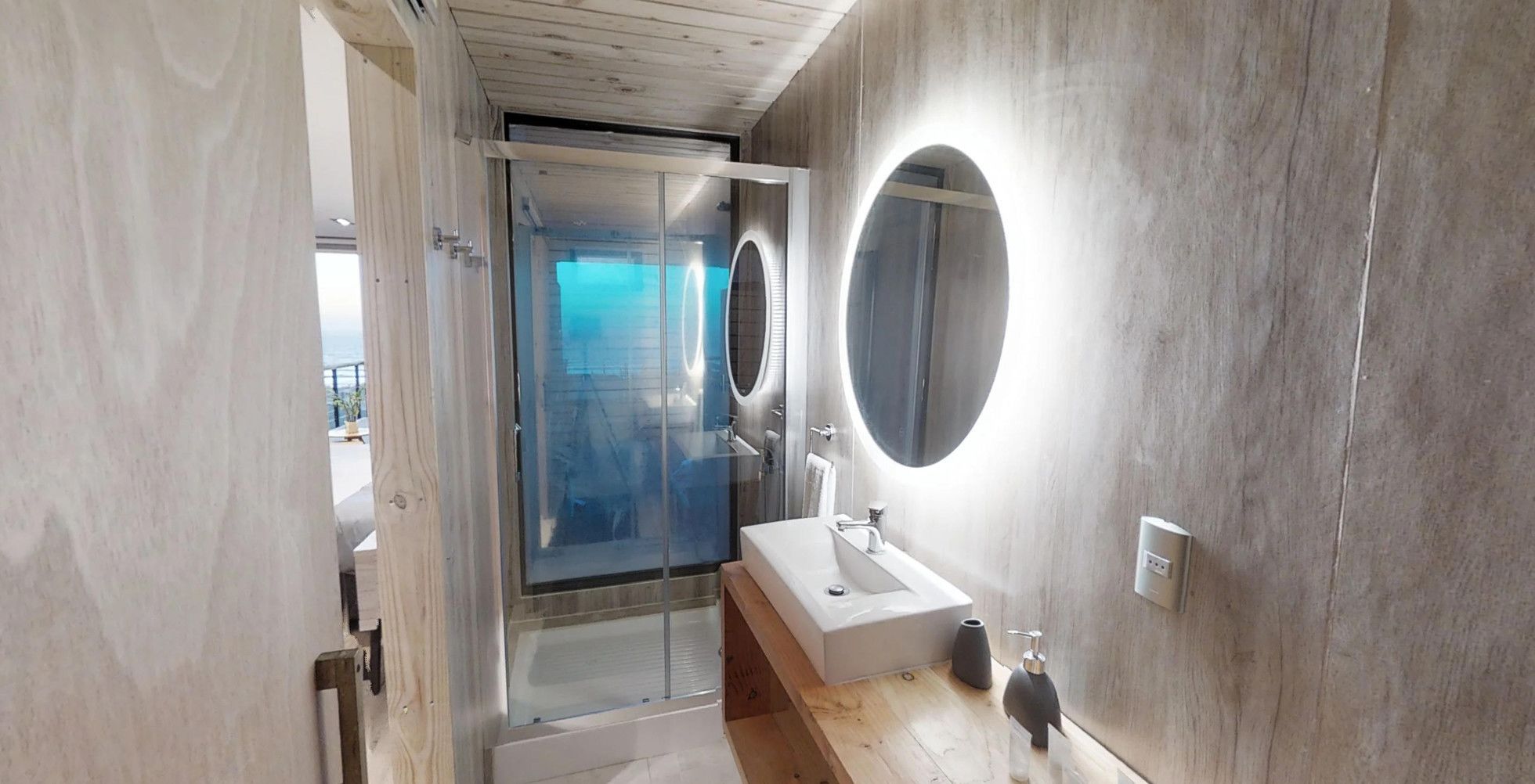 Business Apartment, 1 King Bed with Sofa bed, Beach View | Bathroom | Shower, free toiletries, hair dryer, towels