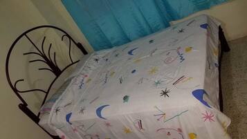 Quarto casal, 1 cama de casal | Wi-Fi de cortesia, roupa de cama