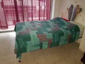 Quarto casal, 1 cama de casal | Wi-Fi de cortesia, roupa de cama