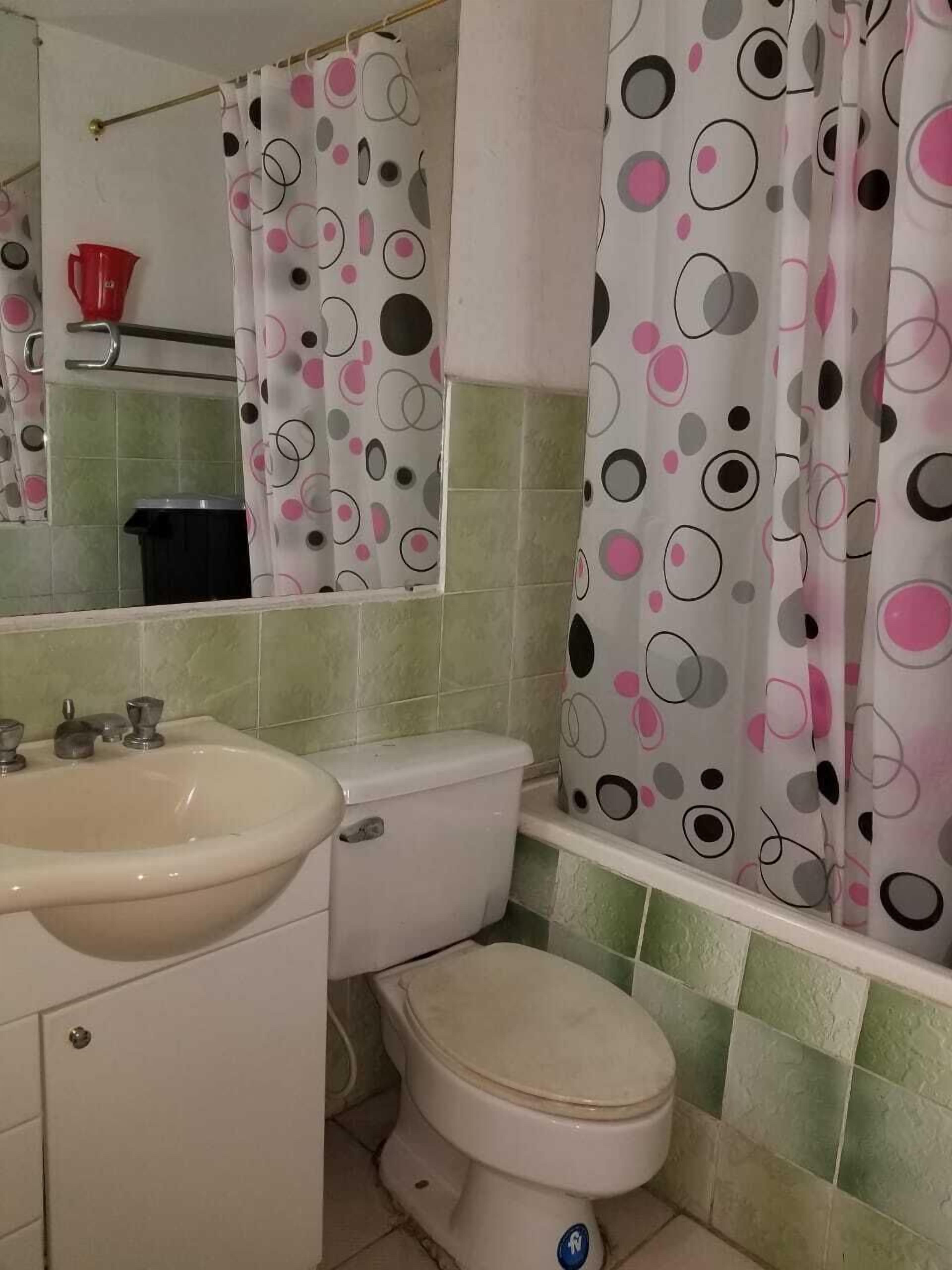 Ducha, toallas, jabón, shampoo