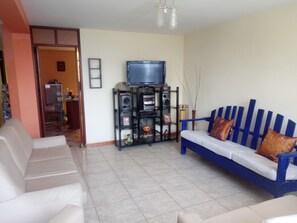 Appartement, 3 slaapkamers | Woonruimte | Een televisie