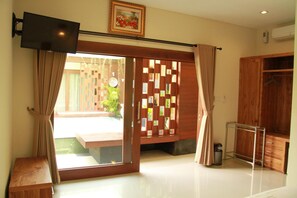 Desk, rollaway beds, free WiFi - Putri Homestay (Denpasar)