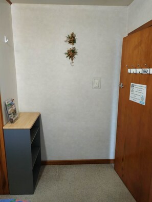 Comfort Room, 1 Queen Bed, Garden View | Individually furnished, iron/ironing board, free WiFi, bed sheets - Between City Center & Airport (Christchurch)