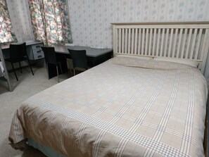 Comfort Quadruple Room, Multiple Beds, Accessible - Between City Center & Airport (Christchurch)