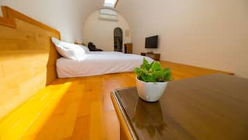 Signature Quadruple Room, 2 Double Beds, Courtyard View