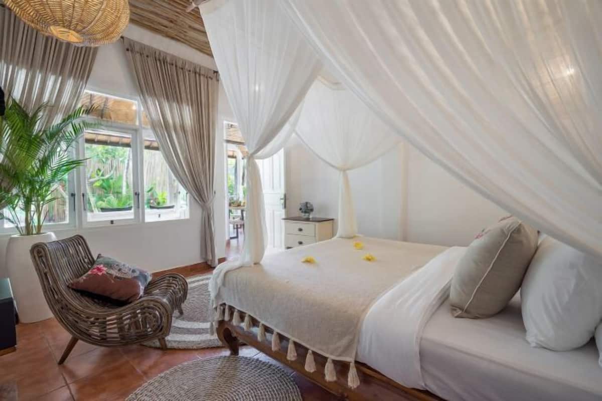 3 bedrooms, in-room safe, laptop workspace, iron/ironing board