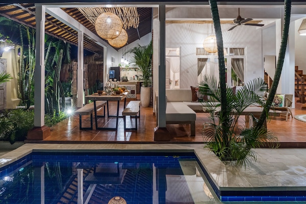 City villa, 3 slaapkamers, privézwembad | Terras