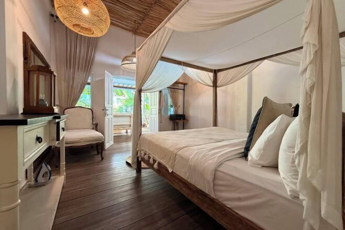 3 bedrooms, in-room safe, individually decorated, individually furnished