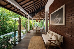 Vila família, 3 quartos, piscina particular | 3 quartos, cofres nos quartos, individualmente decorados