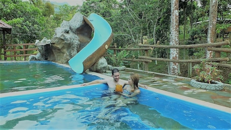 Outdoor pool, a heated pool. Treehouse with beautiful view to the Lagoon and the mountain