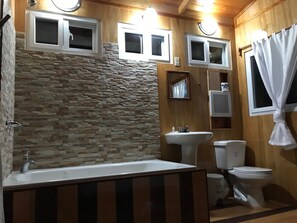 花灑/浴缸組合、按摩浴缸、提供毛巾、番梘