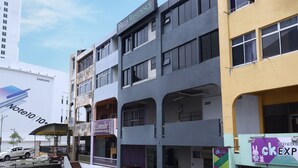 A multi-story building with a sign for 'Hills Residence' on the top floor. - Hotel O Hills Residence (Kuching)