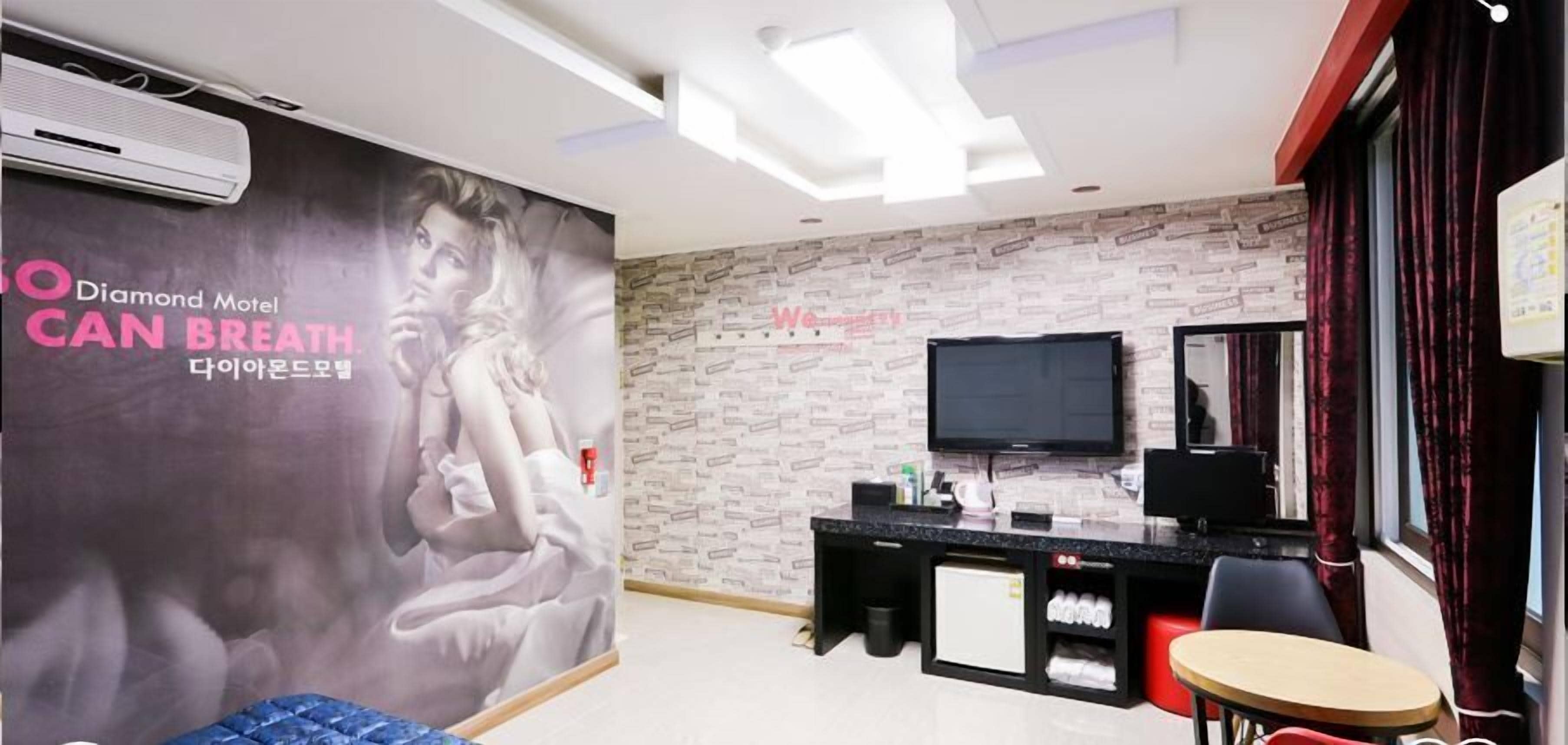 트윈룸 | 암막 커튼, 방음 설비, 무료 WiFi