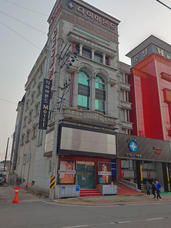 Front of property - Diamond Motel (Sacheon)