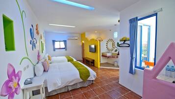 Habitación cuádruple clásica, vista a la montaña | Decoración personalizada, muebles diferentes y wifi gratis