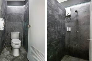 A bathroom with a toilet, a shower, and a toilet paper dispenser. - OYO 823 Oliver’s Hostel (Bangkok)
