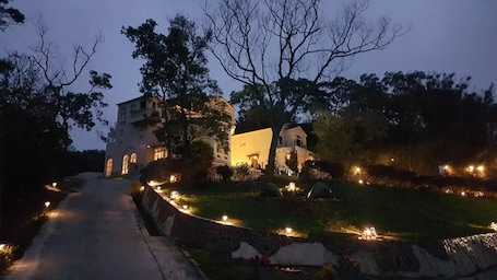 Exterior. Moonshine B&B