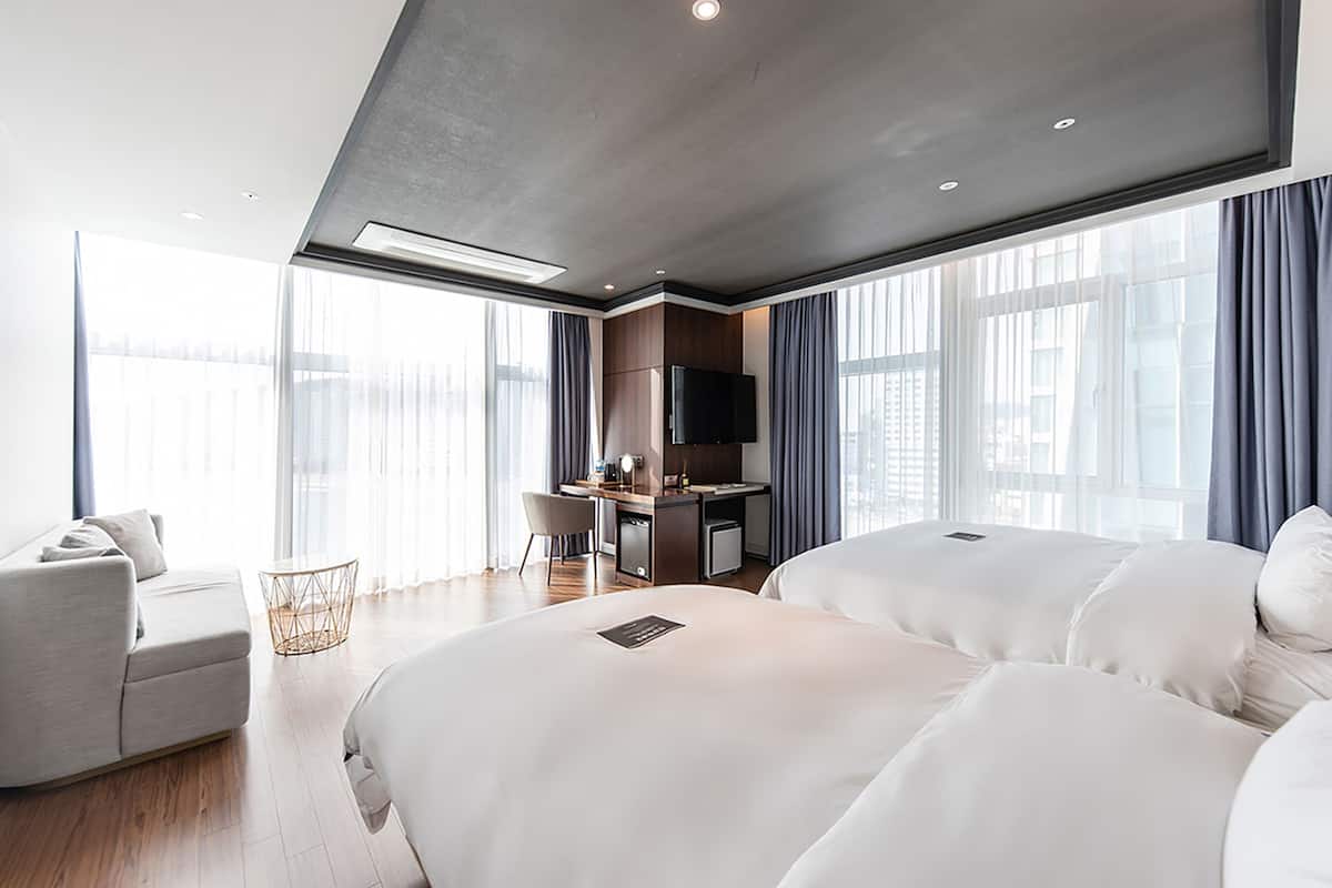 Spa Twin Room - Breakfast Included,Unlimted Starbucks Coffee Bean,OTT Available,15PM CI / 13PM CO | 1 soveværelse, premium-sengetøj, dundyner, pengeskab på værelset