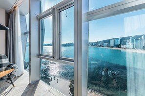 Golden Suite Room --Breakfast Included,Unlimted Starbucks Coffee Bean,OTT Available,15PM CI/13PM CO | 客房景觀